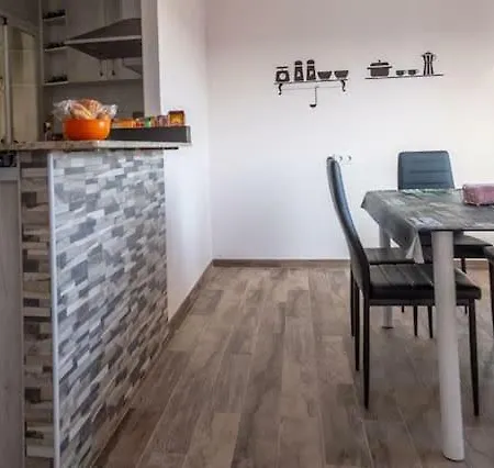 Nuevo Con Encanto *